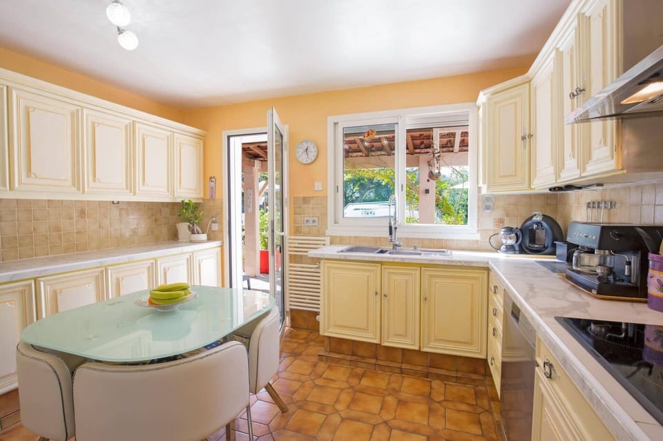 Villa Sur la Colline image