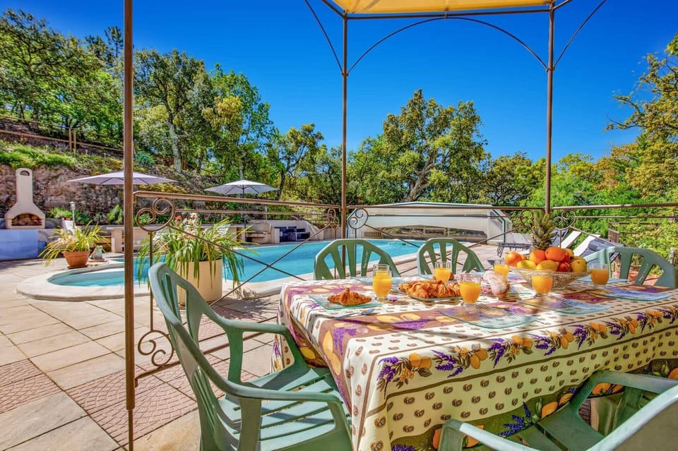 Villa Sur la Colline image