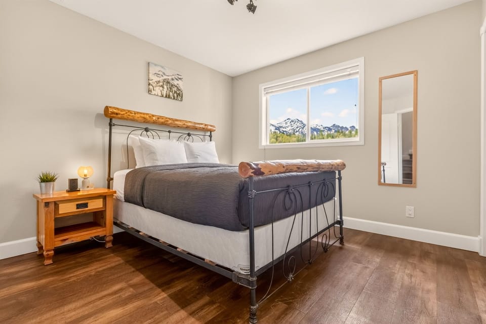 Queen Bed with Ensuite