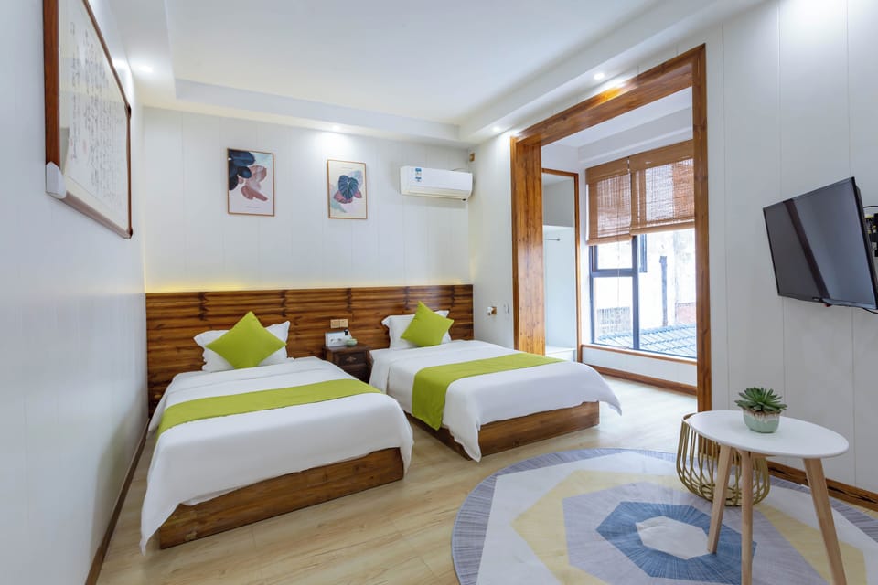 Comfort Twin Room | Blackout drapes, WiFi (free), bed sheets