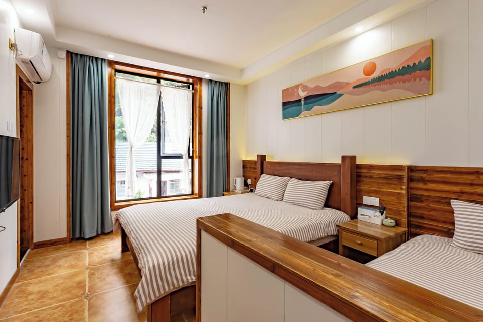 Comfort Triple Room, 1 Bedroom | Blackout drapes, WiFi (free), bed sheets
