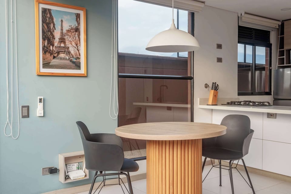 Apartment, 1 Queen Bed, Patio, City View (Ekkos 1004) | Dining