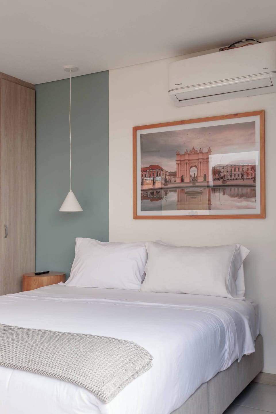 Apartment, 1 Queen Bed, Patio, City View (Ekkos 1004) | 1 bedroom