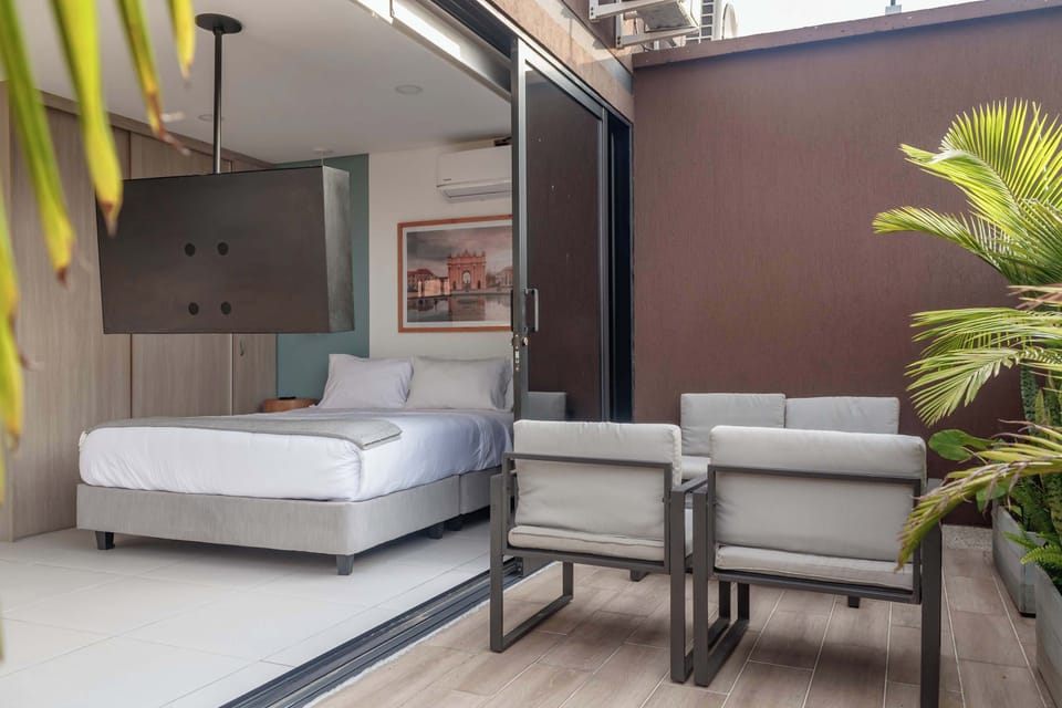 Apartment, 1 Queen Bed, Patio, City View (Ekkos 1004) | 1 bedroom