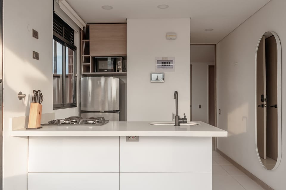 Apartment, 1 Queen Bed, Patio, City View (Ekkos 1004) | Private kitchen