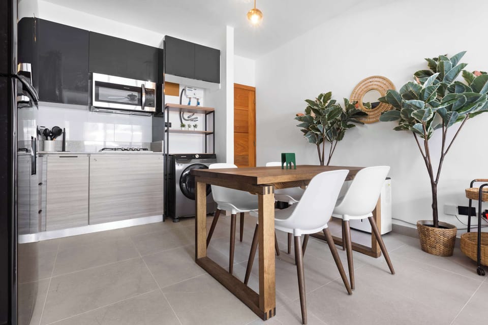 House, 1 Queen Bed with Sofa bed, Pool Access, Pool View (Unique E-108) | Dining