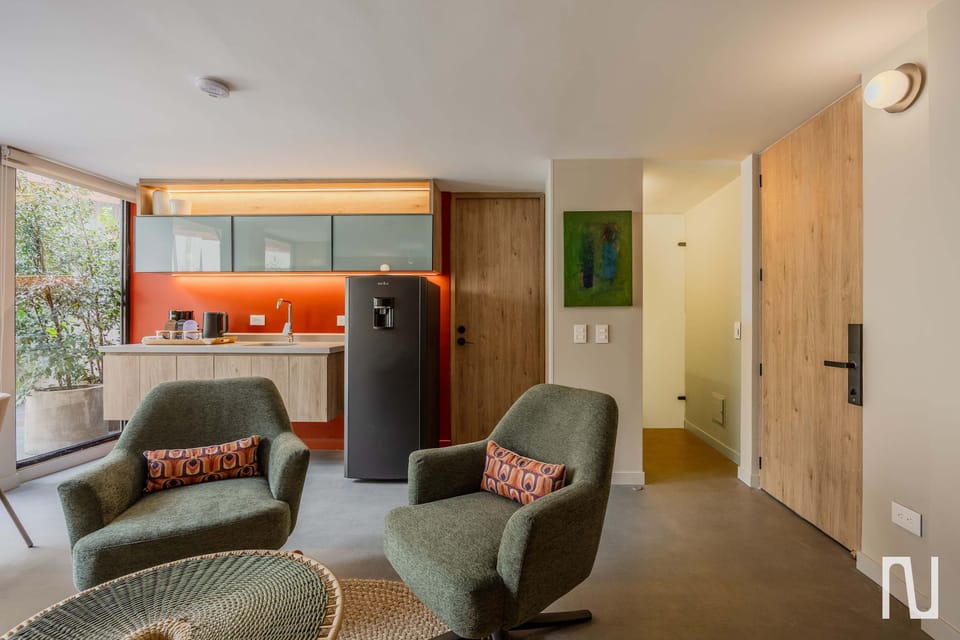 Apartment, 1 Queen Bed, Patio, City View (Gardens B102) | Interior