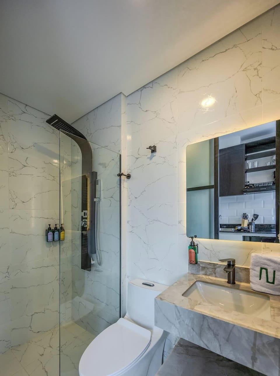 Studio, 1 Queen Bed, Kitchen, City View (Fusion 501) | Bathroom