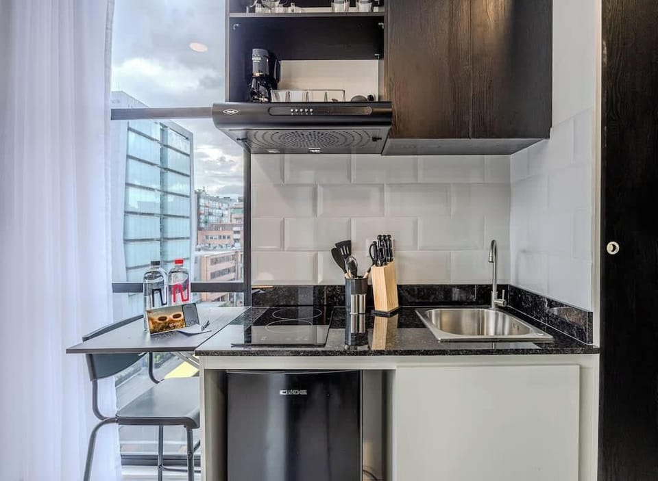 Studio, 1 Queen Bed, Kitchen, City View (Fusion 501) | Private kitchen