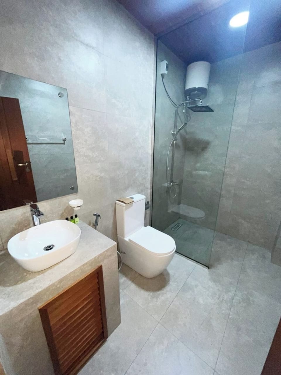 Deluxe Triple Room, Balcony, Mountain View | Bathroom | Shower, towels, soap, shampoo