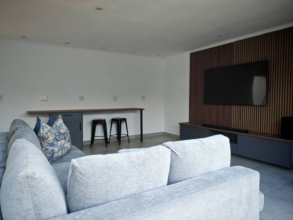 Room, 1 Bedroom, Accessible | Living room