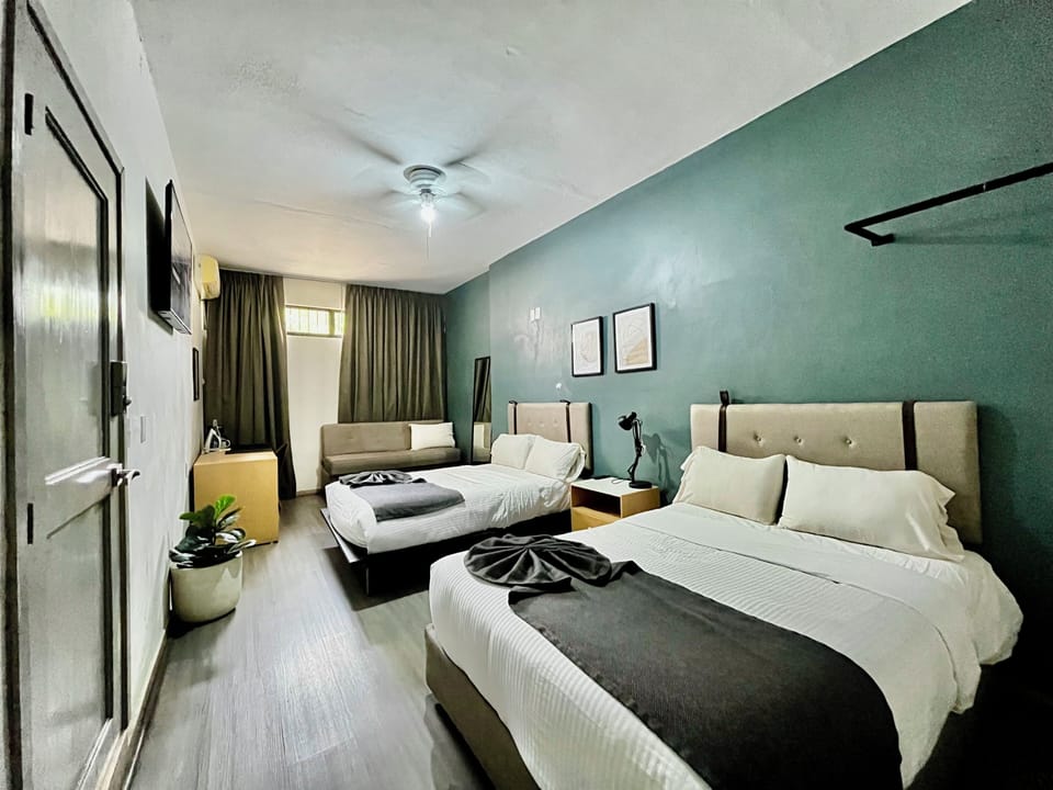Desk, laptop workspace, iron/ironing board, free WiFi