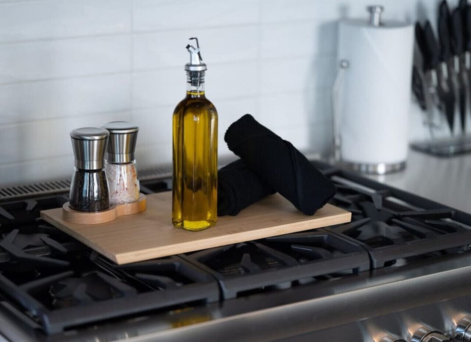 Fully stocked kitchen with all that you need. Pots, pans, bakeware, salt +pepper, and olive oil!!