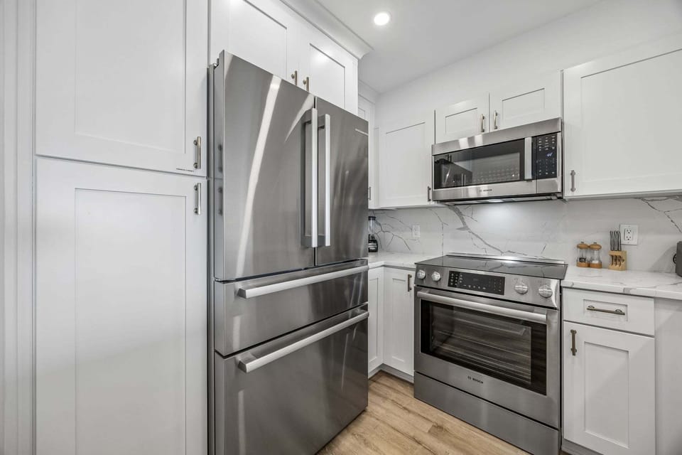 Full kitchen
