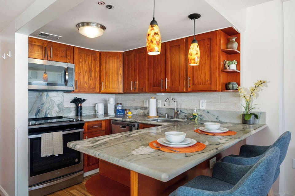 Full kitchen