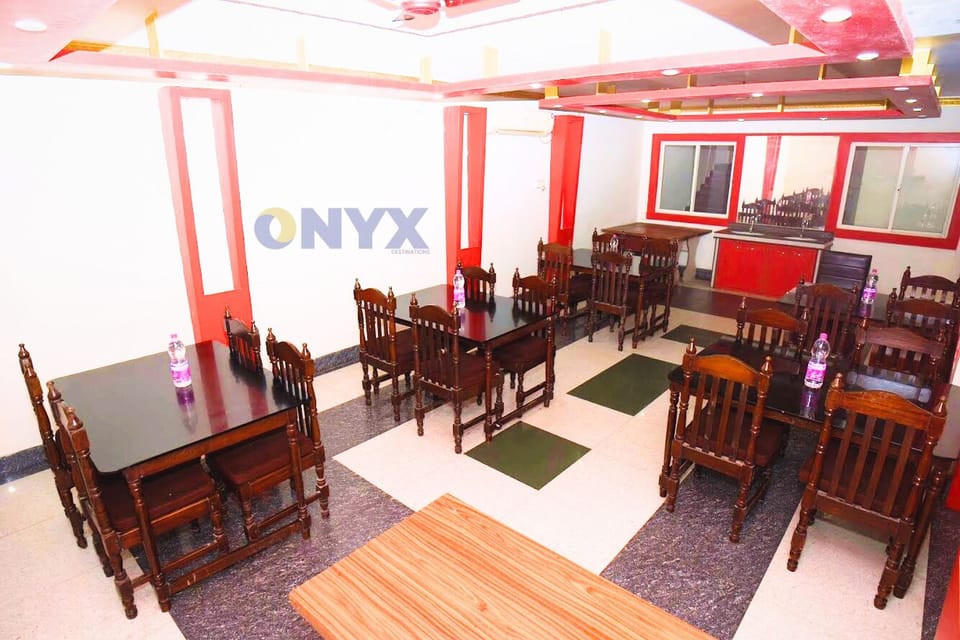 Deluxe Room | Dining