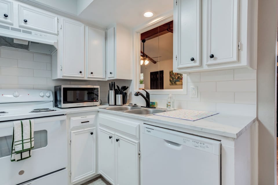 A minimalist, functional design that makes every meal a breeze.