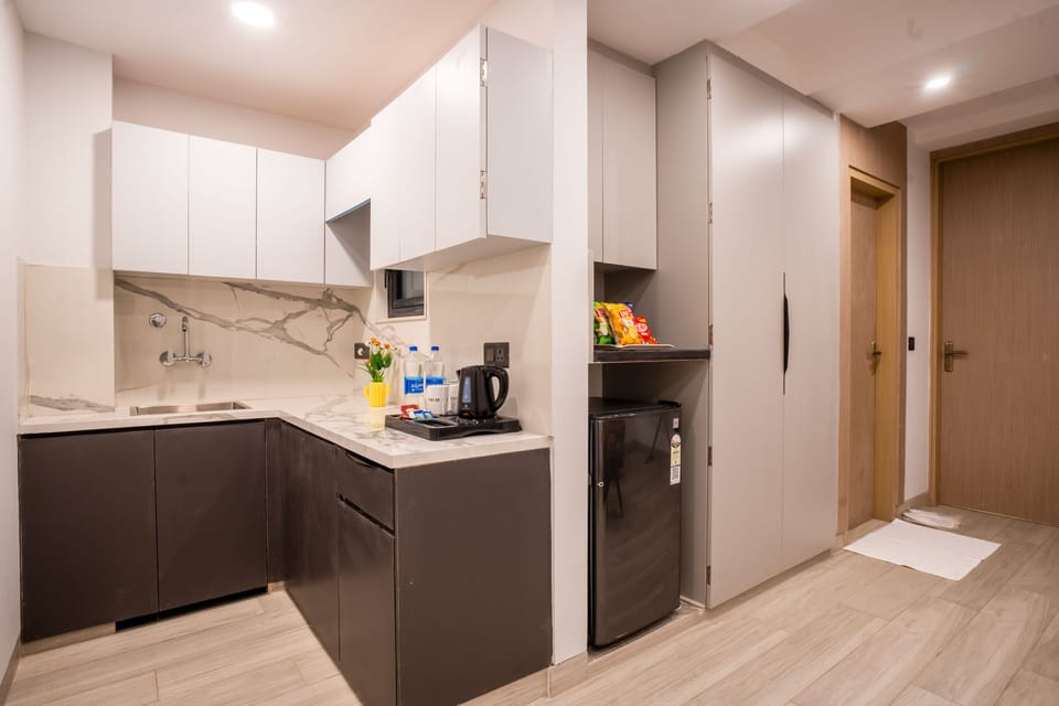 Deluxe Double Room, City View | Private kitchenette | Coffee/tea maker, electric kettle