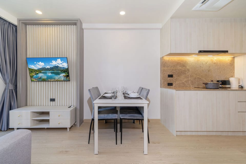 Condo, Balcony, Pool View | Dining