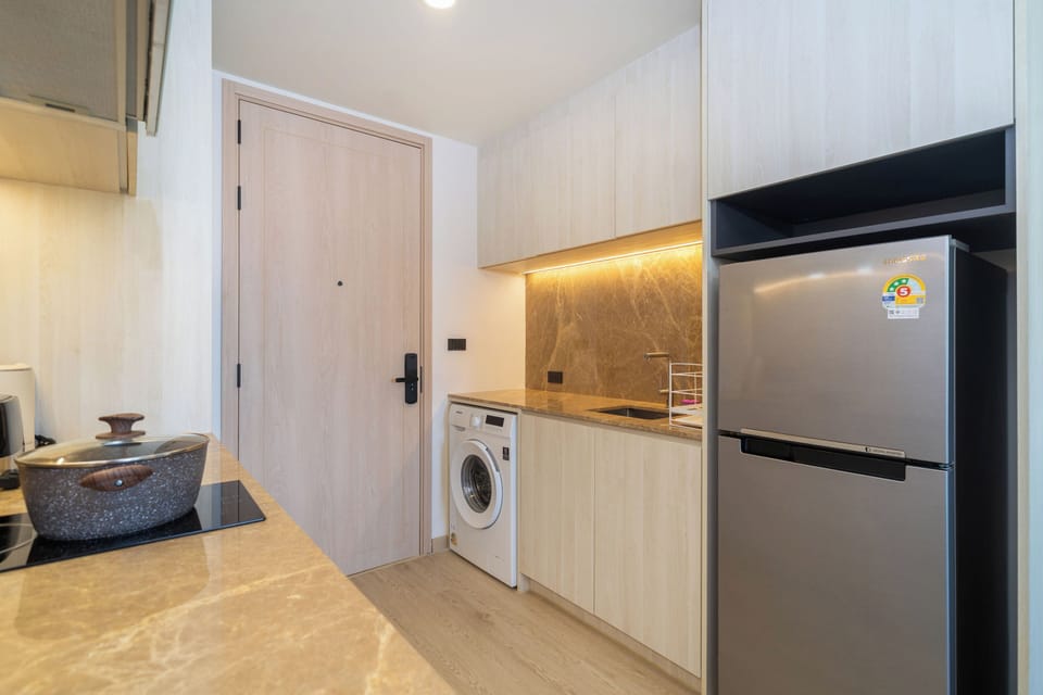 Condo, Balcony, Pool View | Private kitchen | Microwave, stovetop, coffee/tea maker, electric kettle