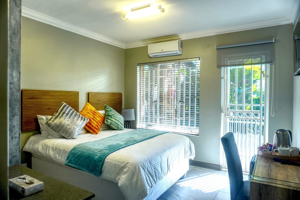 Standard Double or Twin Room | Desk, laptop workspace, iron/ironing board, WiFi (free)