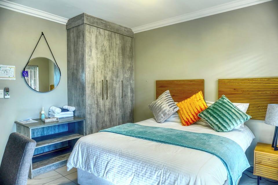Standard Double or Twin Room | Desk, laptop workspace, iron/ironing board, WiFi (free)