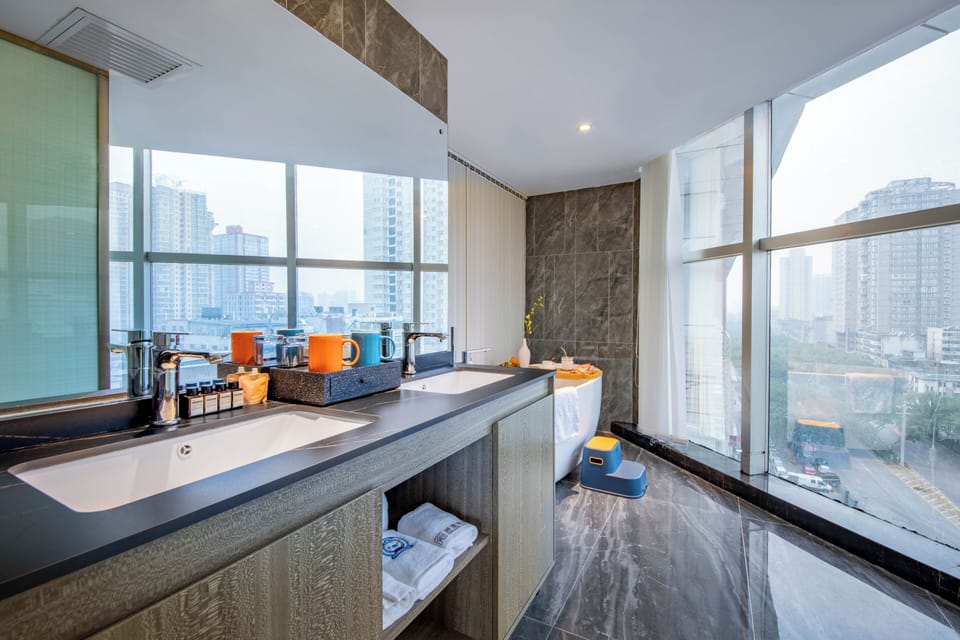 Superior Suite, City View | Bathroom | Free toiletries, hair dryer, slippers, towels