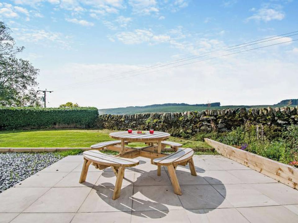 Outdoor eating area | West Skeroblin - High Ranachan Farm, Campbeltown