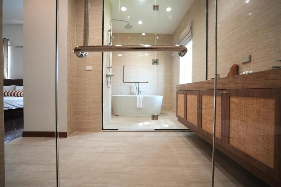 Shower, free toiletries, hair dryer, towels