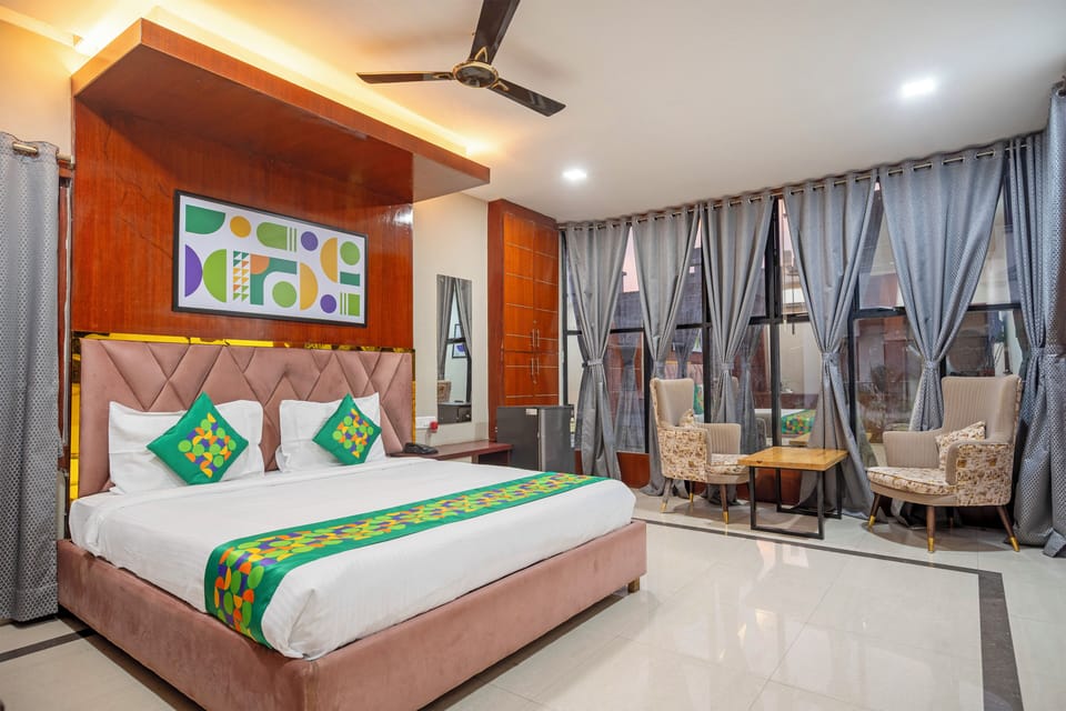 Deluxe Double Room | Desk, iron/ironing board