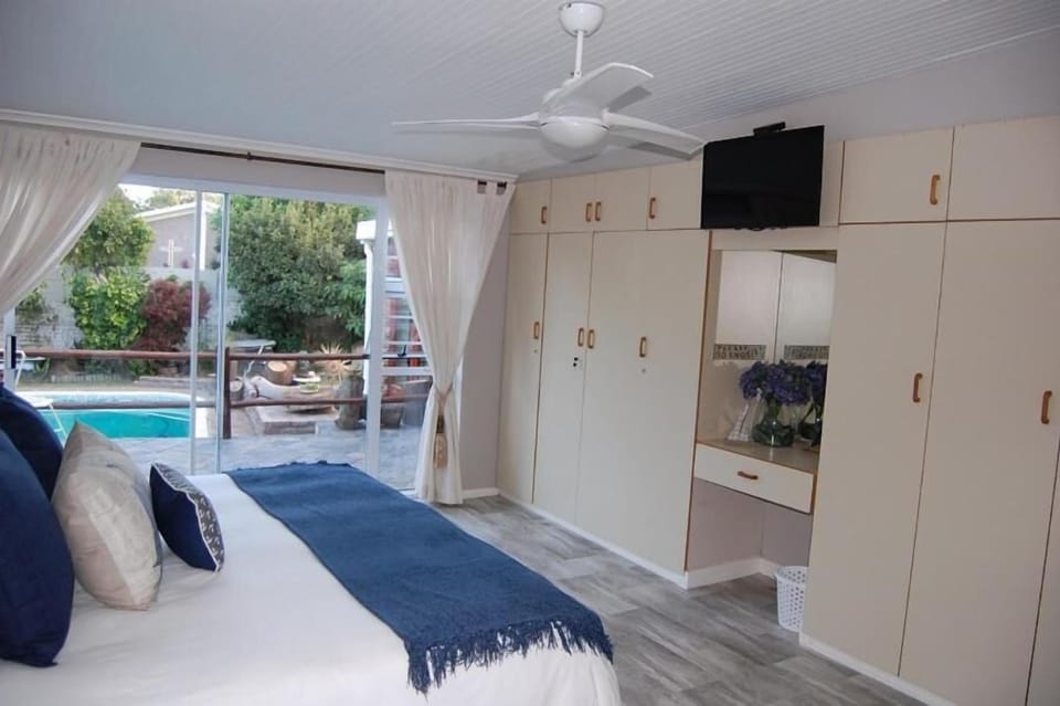 In-room safe, desk, laptop workspace, iron/ironing board