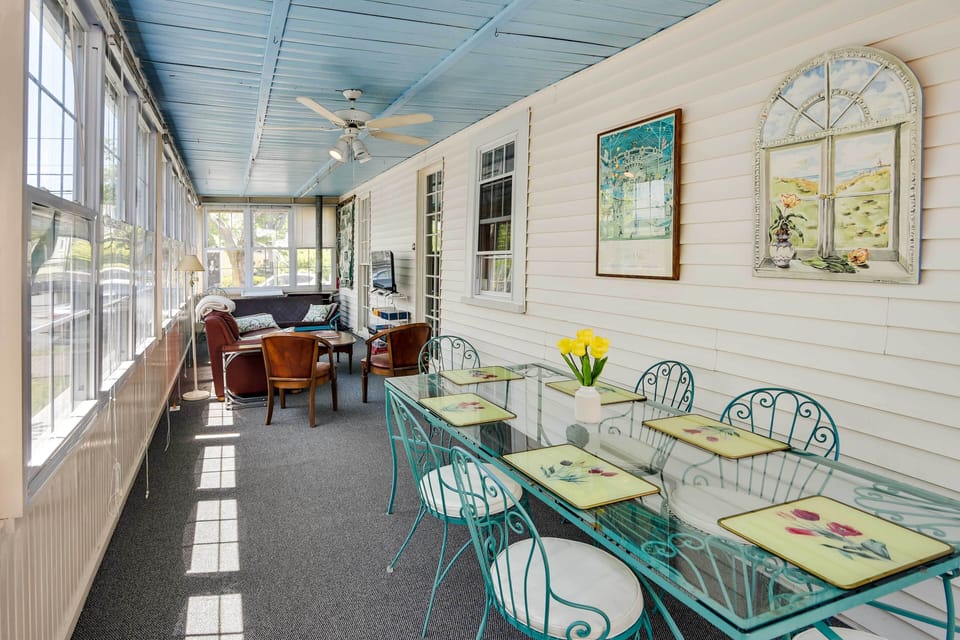 Sunroom | Apt 1