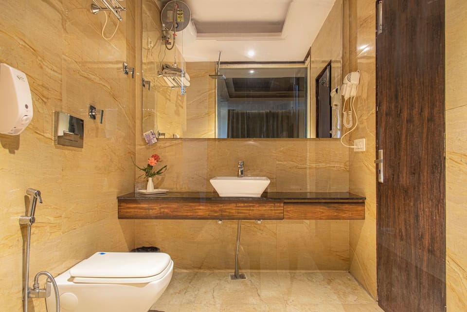 Single Room, Mountain View | Bathroom | Shower, free toiletries, hair dryer, towels