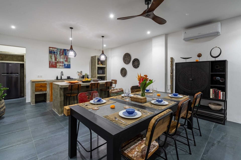 Basic Villa | Dining
