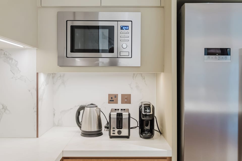 Luxury Apartment, 3 Bedrooms, Air conditioning, City View | Private kitchen | Full-size fridge, microwave, oven, stovetop