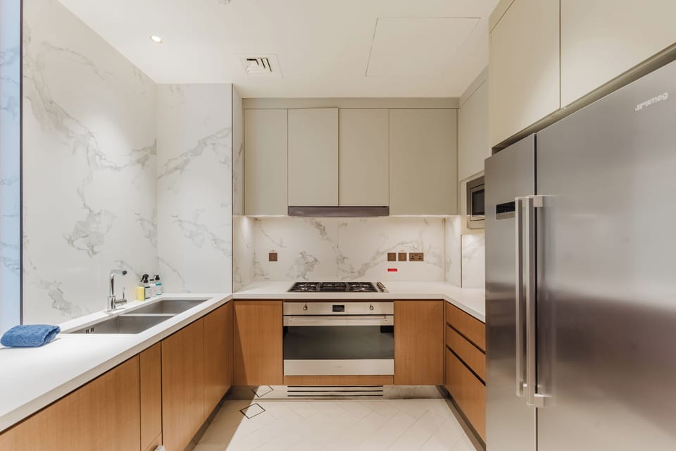 Luxury Apartment, 3 Bedrooms, Air conditioning, City View | Private kitchen | Full-size fridge, microwave, oven, stovetop