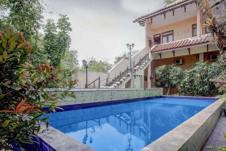 Holiday Home Swimming Pool