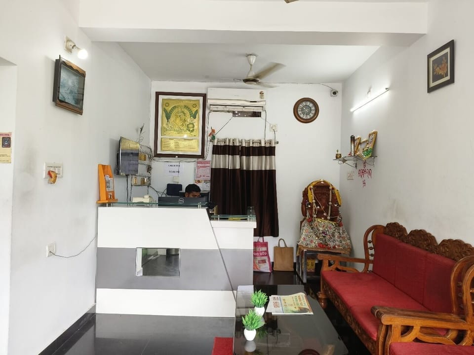 Deluxe Room | Lobby