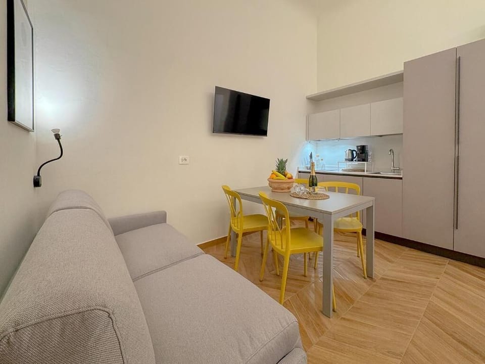 Comfort Triple Room, Patio | Living area | 40-inch Smart TV with digital channels
