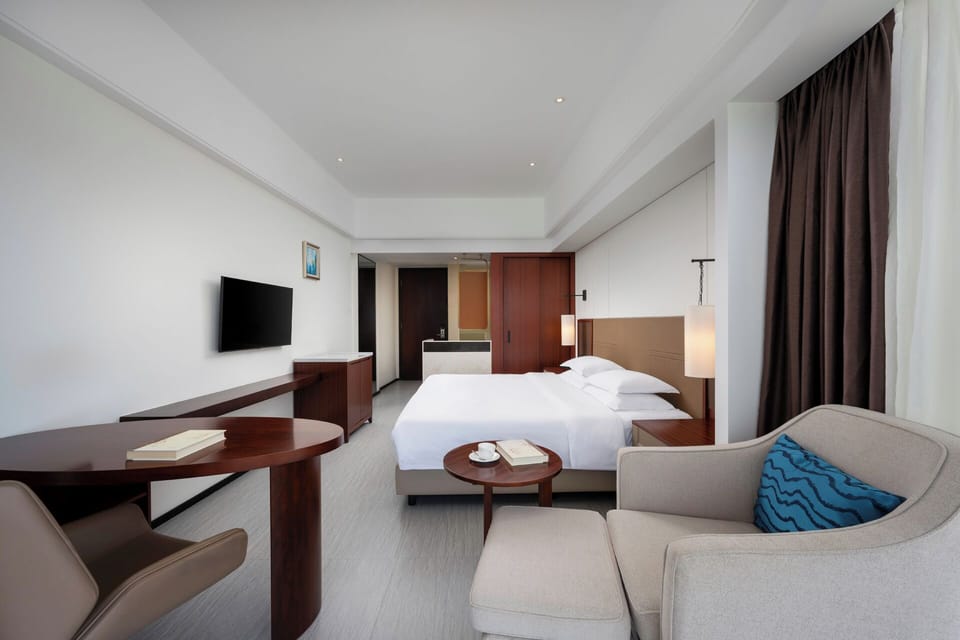 Deluxe Garden view King Room | Desk, WiFi (free), bed sheets
