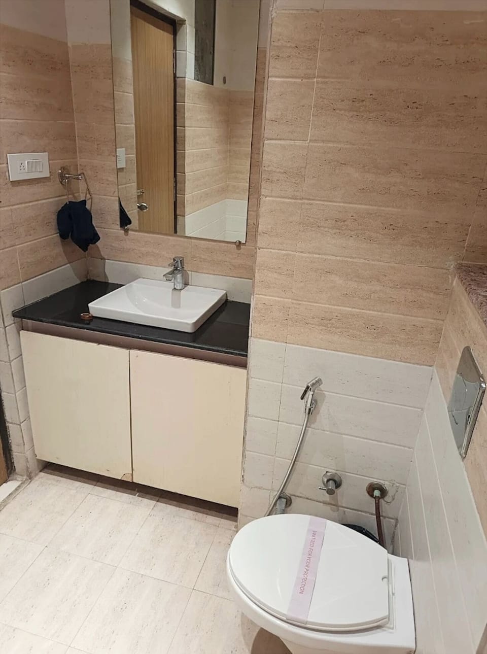 Double Room | Bathroom | Shower, slippers, soap, shampoo