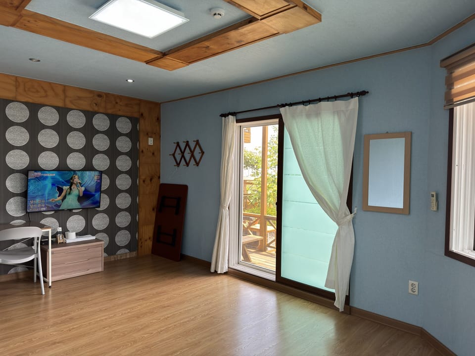 Basic Room, Balcony, Sea View | Private kitchen | Fridge, microwave, stovetop, cookware/dishes/utensils