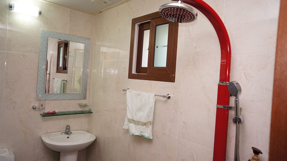 Basic Room, Balcony, Sea View | Bathroom | Shower, hair dryer, towels, soap