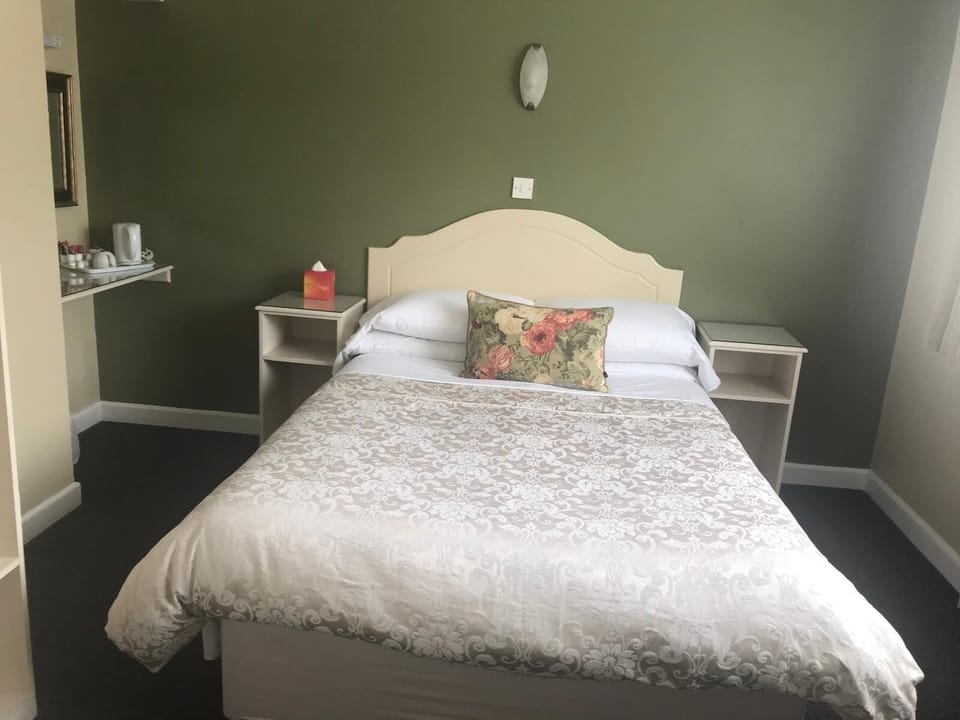 Standard Double Room, Garden View | Blackout drapes, iron/ironing board, free WiFi