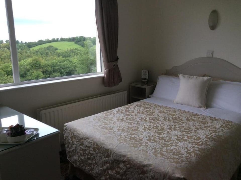 Standard Double Room, Garden View | Blackout drapes, iron/ironing board, free WiFi