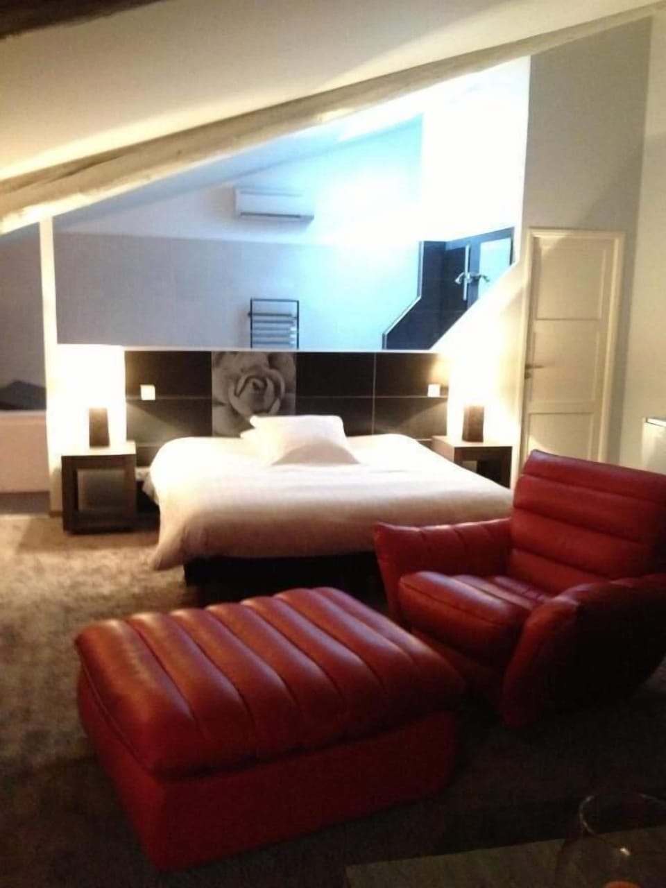 Blackout drapes, soundproofing, WiFi (free)