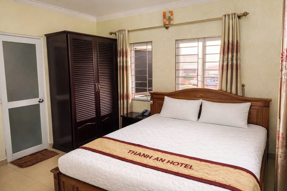 Deluxe Double Room, City View | Desk, blackout drapes