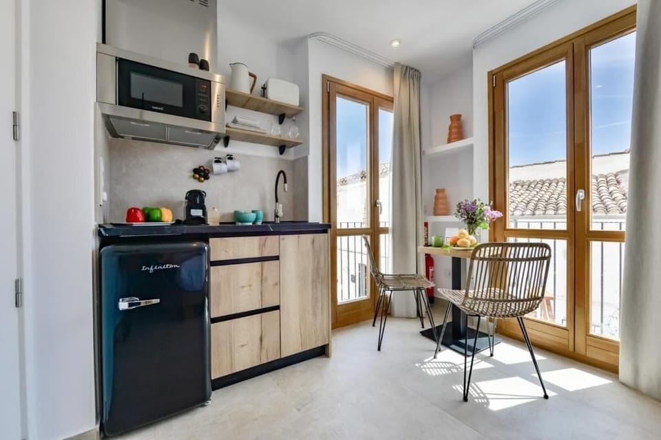 Standard Double Room, Balcony, Pool View | Private kitchen | Mini-fridge, microwave, stovetop, cookware/dishes/utensils