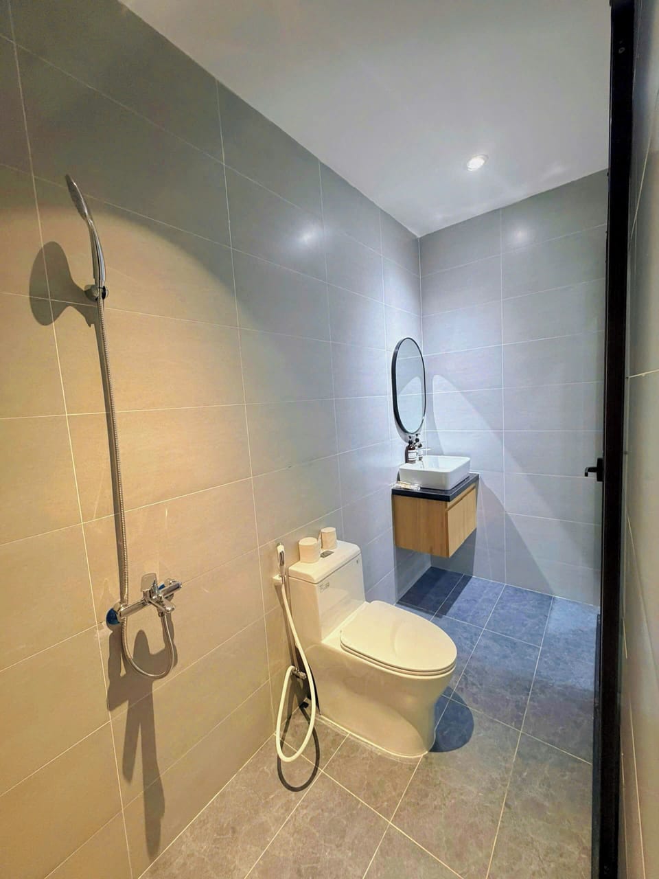 Superior Double Room | Bathroom | Shower, hair dryer, towels, soap