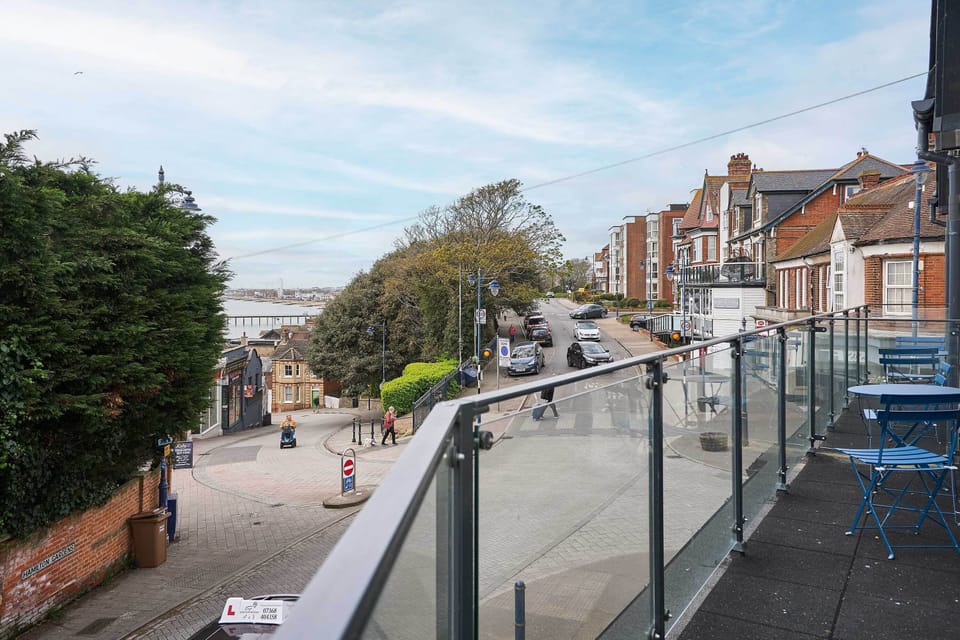 2a Hamilton Road, Felixstowe - Host & Stay
